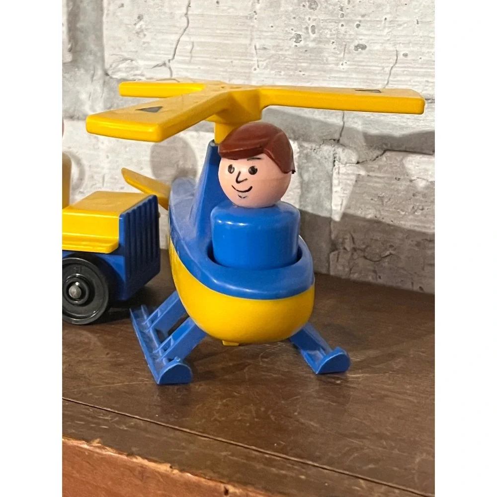 Vintage Fisher-Price Little People Play Family Jetport 5 Piece‎ Set